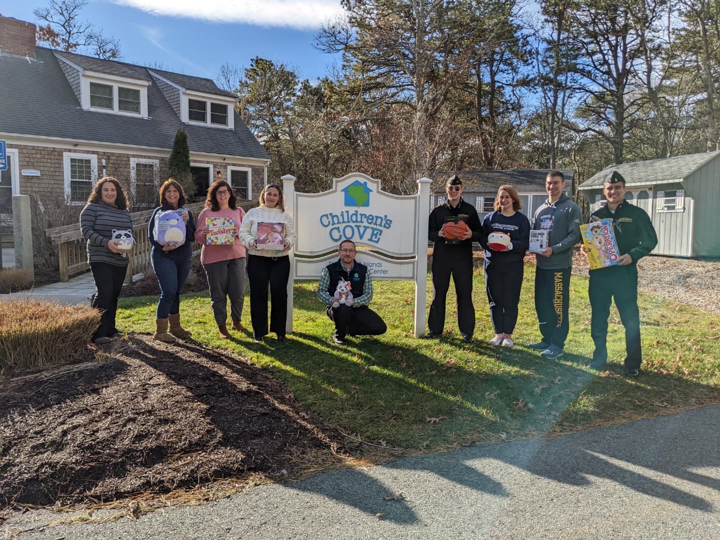 Student-Athlete Advisory Committee Delivers to Children's Cove