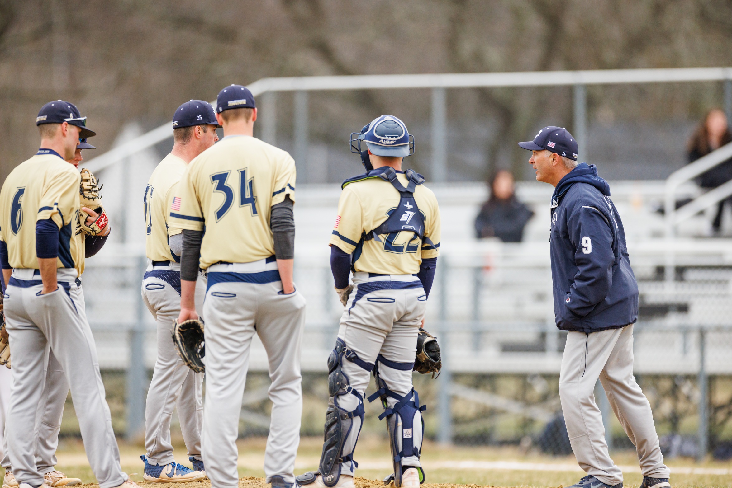 Baseball Loses Series Opener to Bears on the Road