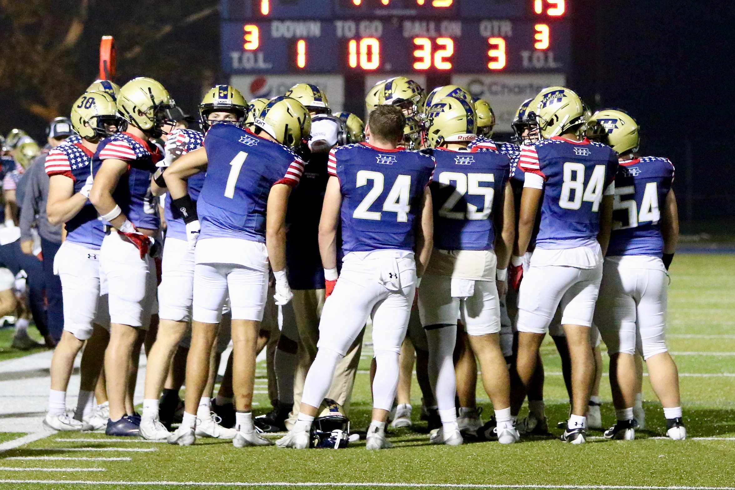 Football Falls to Panthers in Final Seconds