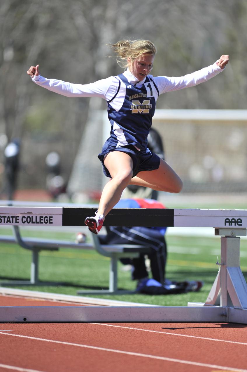 Gratzer, Leonardi Pace Impressive Performances For Outdoor Track & Field At Tufts Snowflake Classic