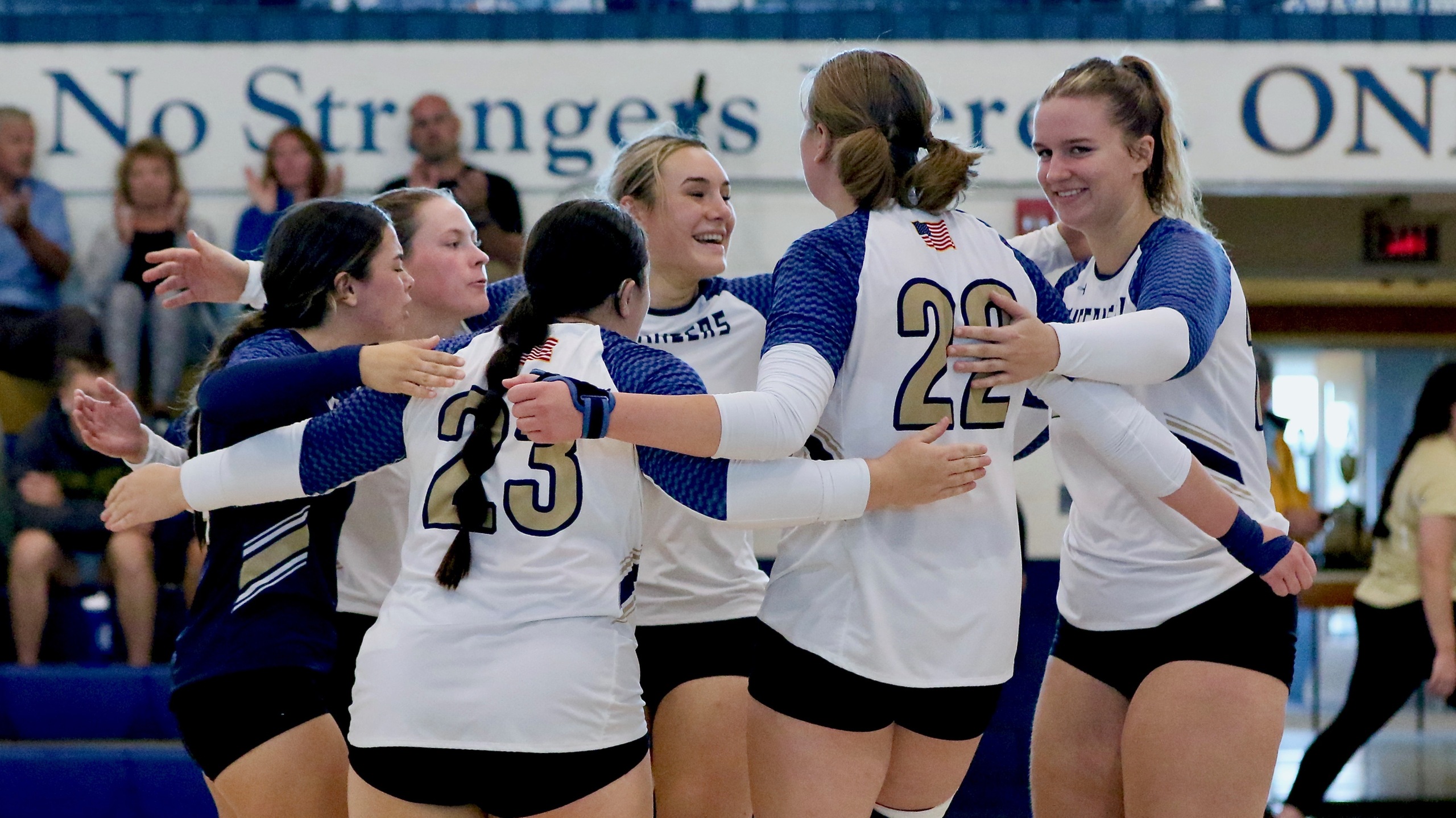 Bucs Win in Straight Sets over Lynx